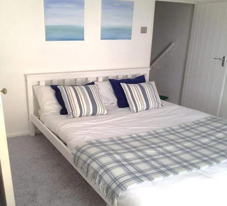 Ideally Located Cottage In Downalong St Ives-1